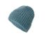 Gros plan d'un bonnet en maille bleu fumée avec de la laine.