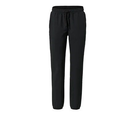 Un pantalon de jogging softshell noir avec cordon de serrage à la taille.