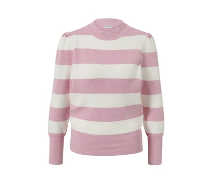 Pull rayé avec manches bouffantes.