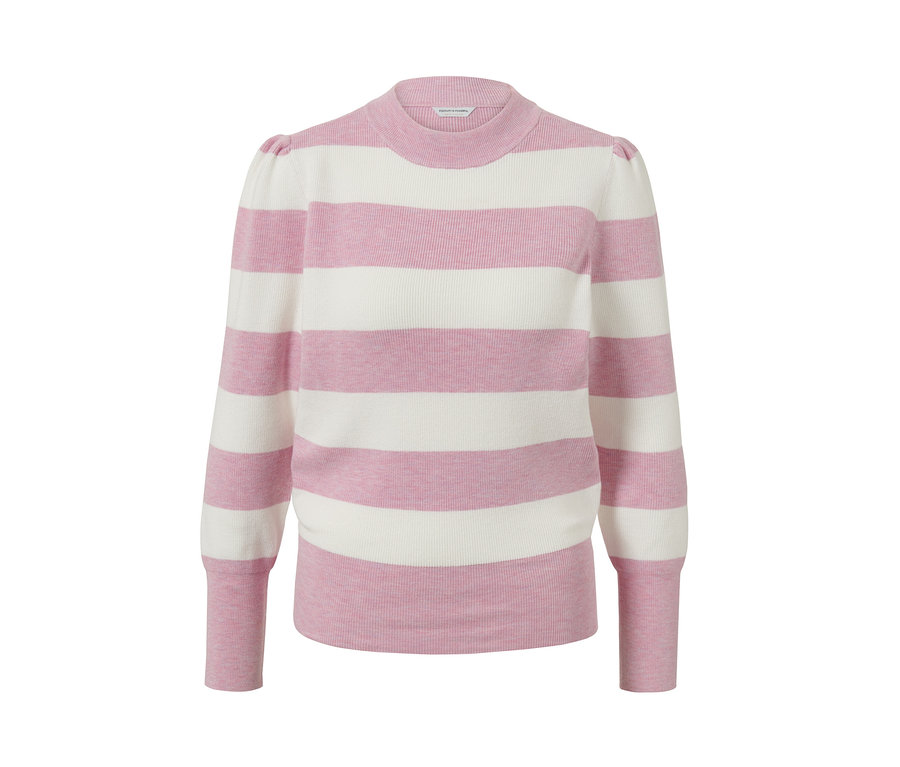 Pull rayé avec manches bouffantes.