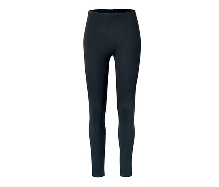 Legging noir sur fond blanc.