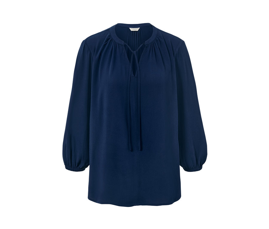 Chemisier-tunique bleu à manches longues.