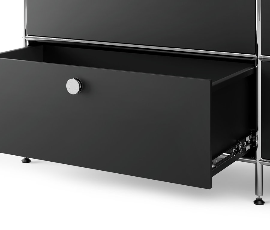 Commode en métal noire « CN3 » avec 6 tiroirs dont le tiroir supérieur est ouvert.