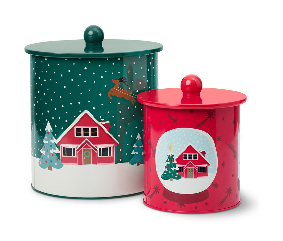 Deux boîtes à biscuits avec des motifs de maisons et d'arbres de Noël.