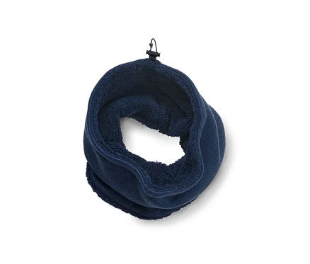 Écharpe-tube en maille polaire bleue.