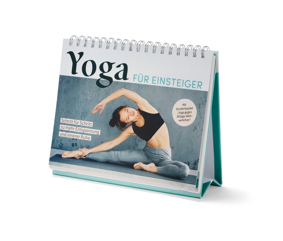 Un calendrier de table montre une femme faisant du yoga, avec le titre « Yoga für Einsteiger » (Le yoga pour les débutants, en allemand).