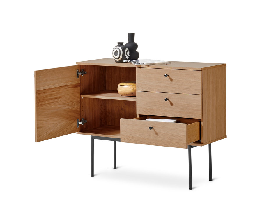 Console ouverte »Finnsbo« avec tiroirs et vases décoratifs dessus.
