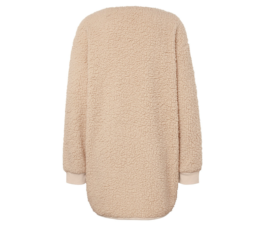 Vue arrière d'un manteau beige et duveteux à manches longues.