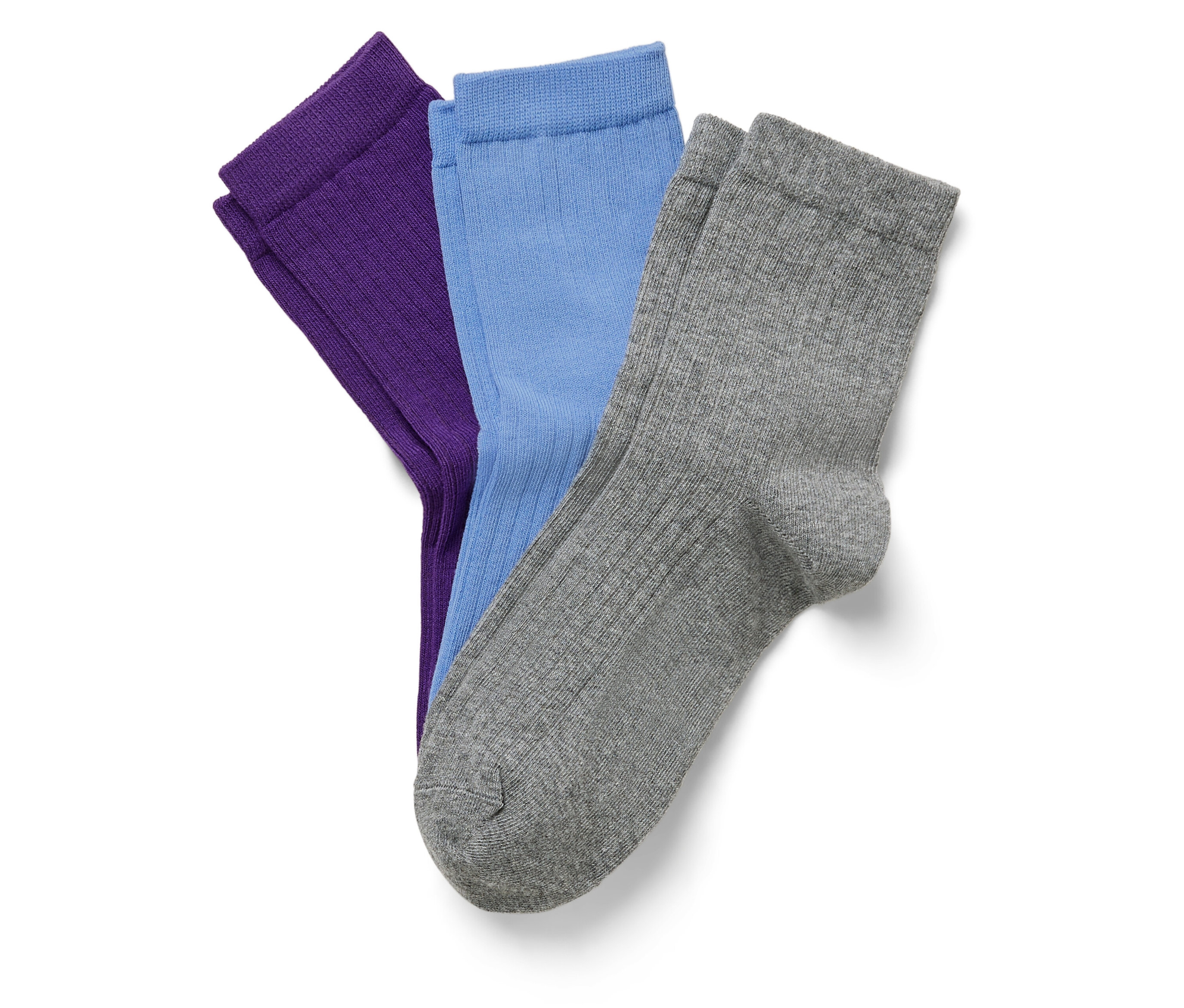 Trois paires de chaussettes côtelées : violettes, bleues et grises.