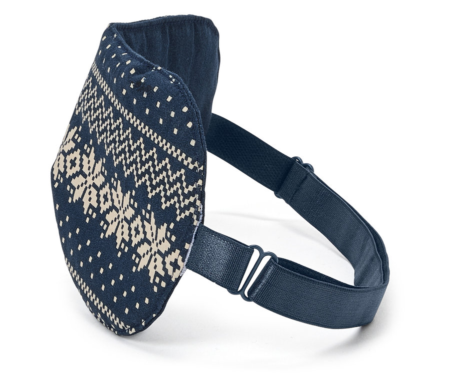 Un masque de sommeil bleu avec un motif géométrique.