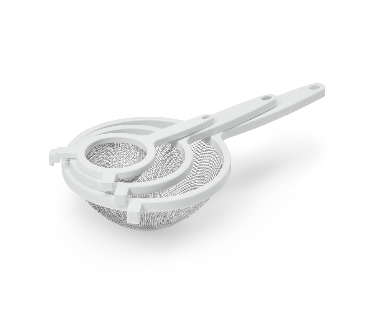 Ensemble de passoires blanches.