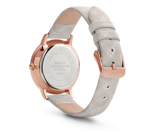 Gros plan d'une montre-bracelet avec un bracelet en cuir.