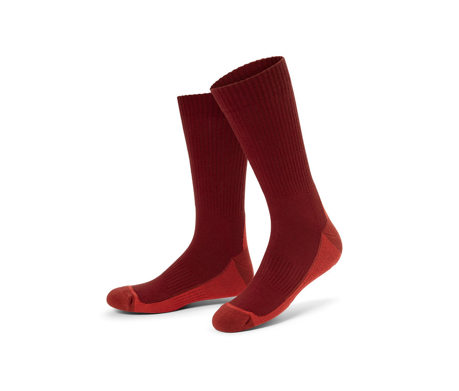 Deux paires de chaussettes d’extérieur.