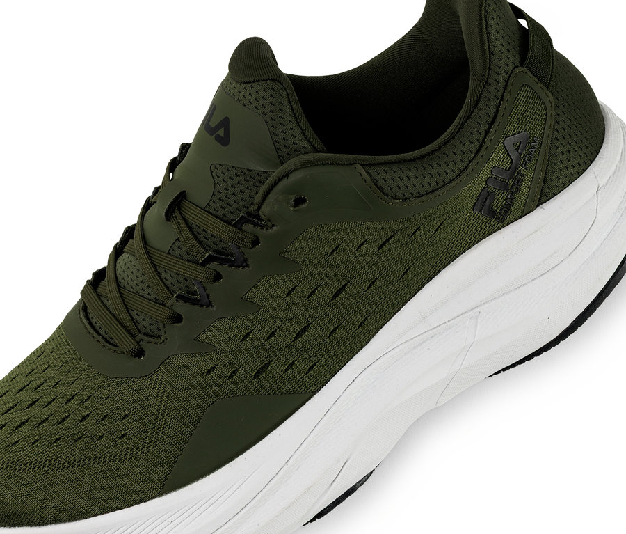 Gros plan d'une basket pour homme FILA Retron en beetle-white.