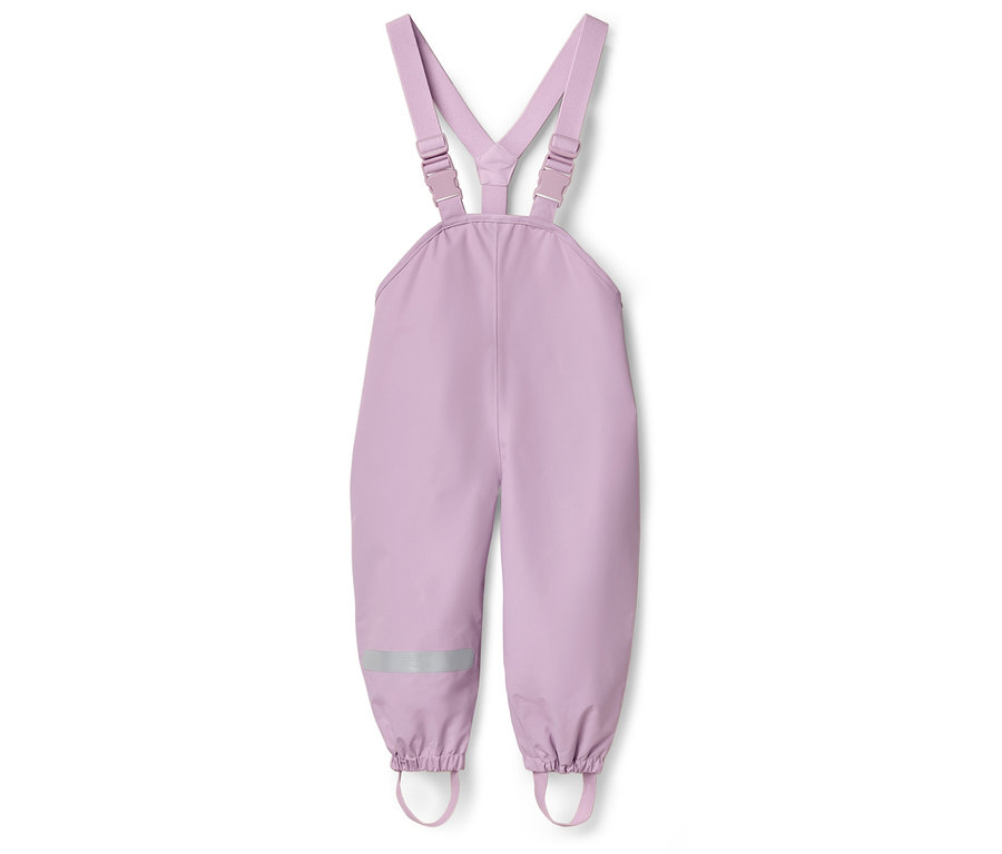 Pantalon de pluie lilas pour enfants avec bretelles et bande réfléchissante sur la jambe.