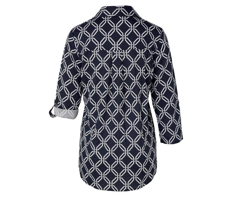 Vue arrière d'un chemisier bleu marine à motifs géométriques blancs et à manches trois-quarts.