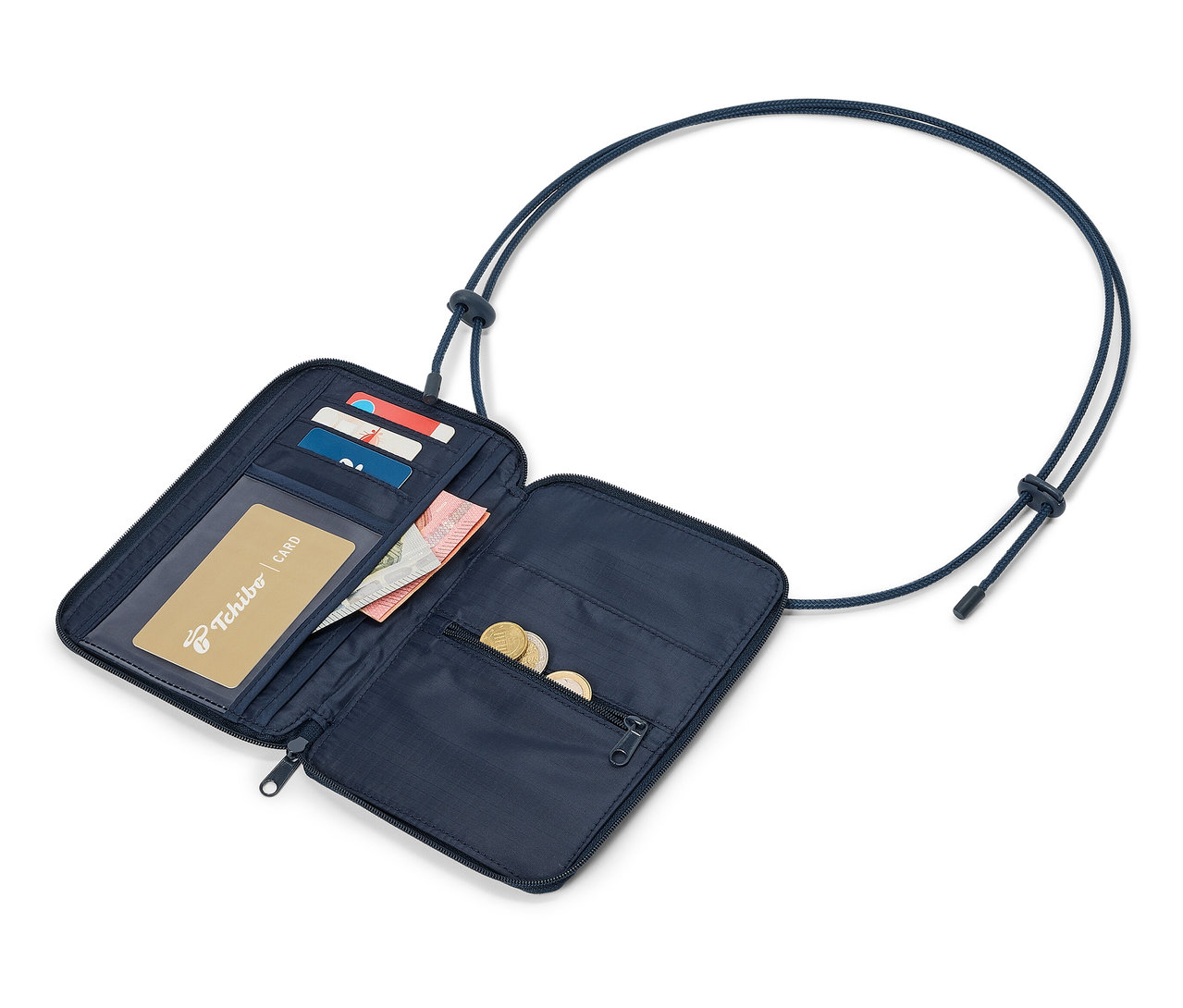 Portefeuille ouvert bleu marine avec cartes, billet, pièces de monnaie et un bon d'achat Tchibo, suspendu à un cordon bleu marine.