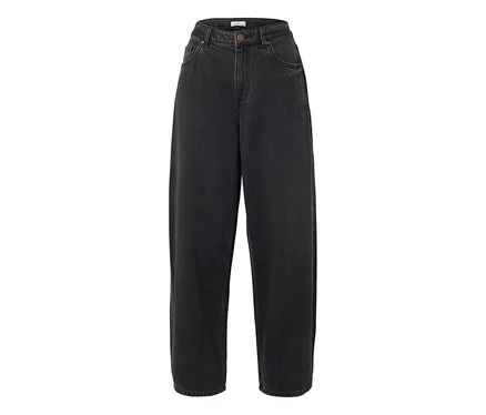 Jean noir taille haute à jambes larges avec poches avant et fermeture boutonnée.