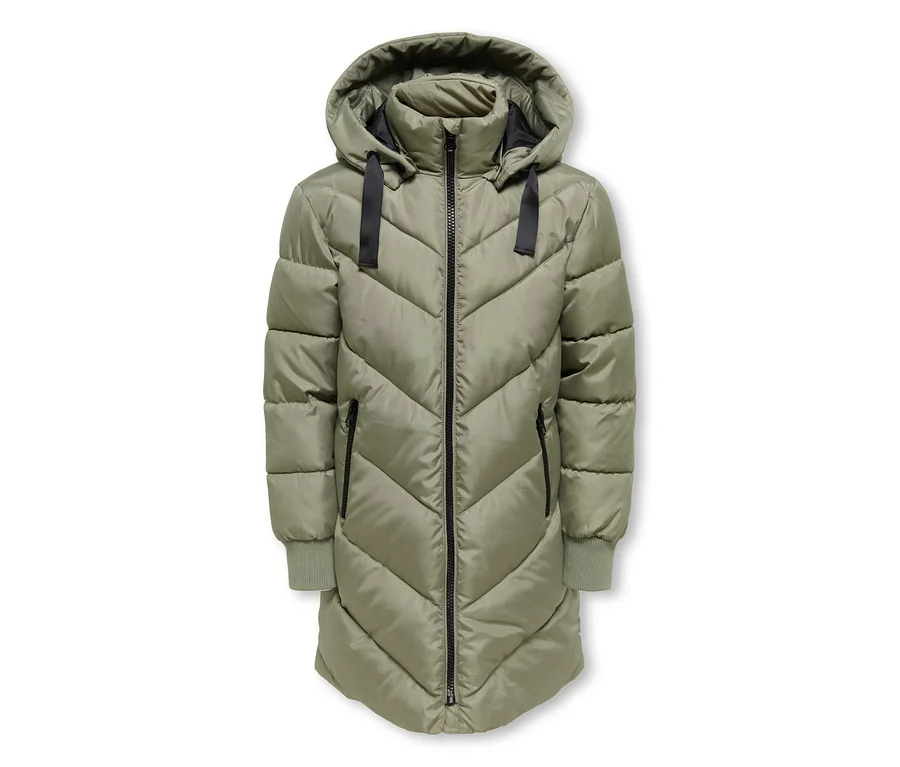 Longue doudoune vert olive avec capuche, fermeture éclair noire sur toute la longueur, poches zippées noires, matelassage chevron et poignets côtelés.