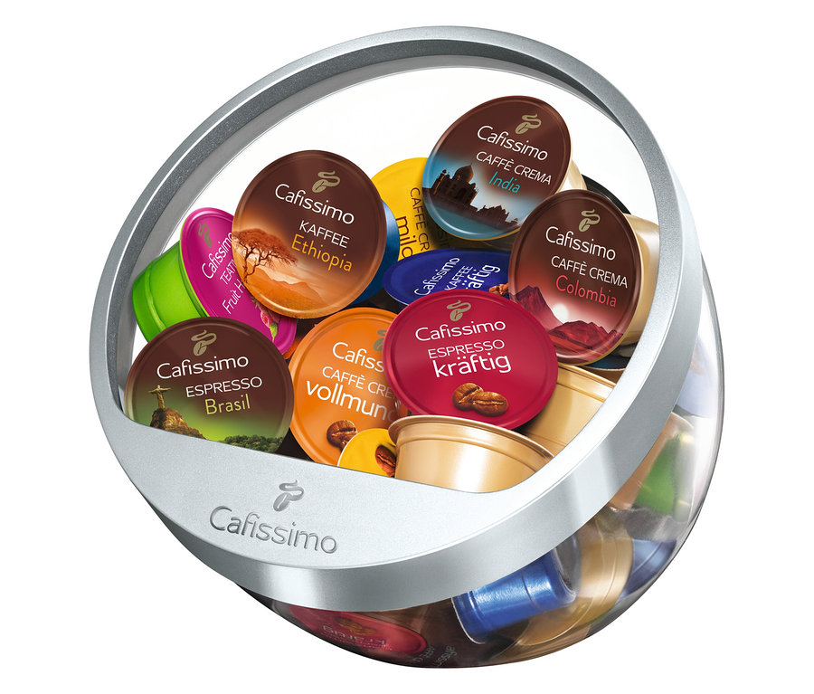 Une collection de capsules Cafissimo de différentes couleurs dans un bocal à capsules Cafissimo argenté transparent.