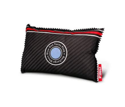 Un coussin déshumidificateur noir Pingi pour voiture avec un indicateur d'humidité bleu au centre.