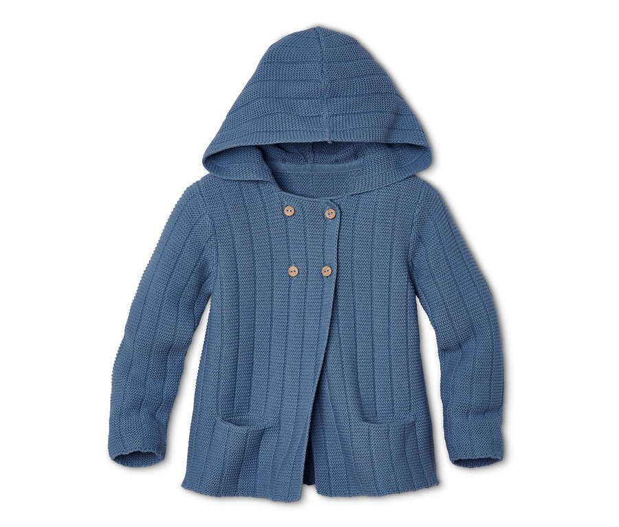 Veste en maille bleue avec capuche et boutons.