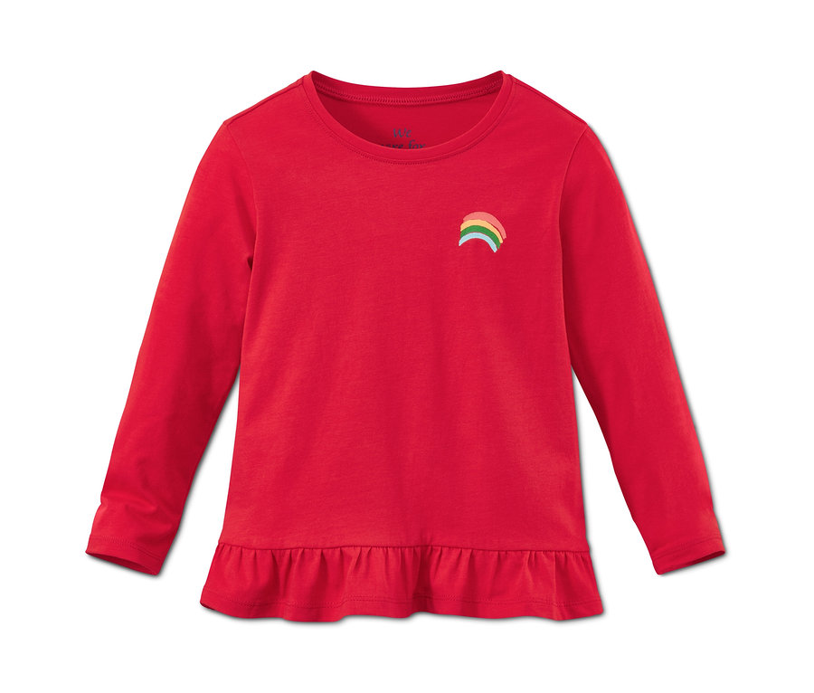 Un t-shirt rouge à manches longues en coton bio avec un petit arc-en-ciel.