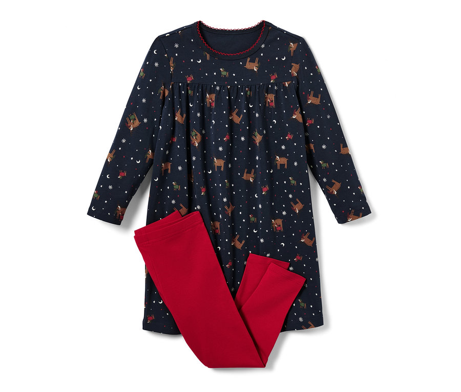 Une chemise de nuit avec legging pour tout-petit avec des motifs de rennes et de Noël.