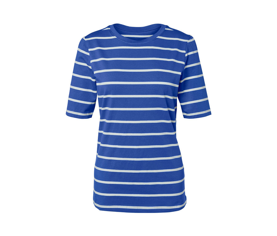 T-shirt bleu à demi-manches avec des rayures blanches.