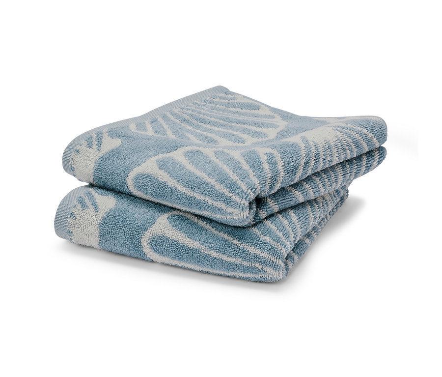 Deux serviettes bleues « Coquillage » pliées l'une sur l'autre.