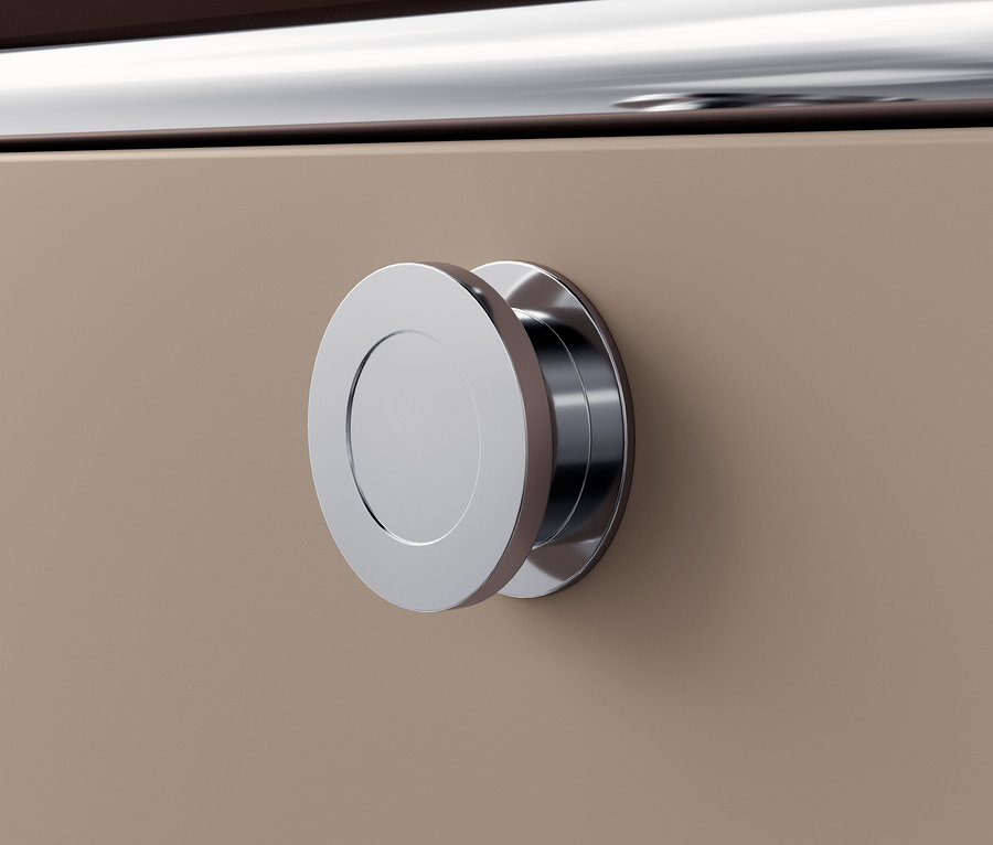 Gros plan d'une commode en métal taupe «
CN3
» avec plateau en bois et poignée ronde argentée.