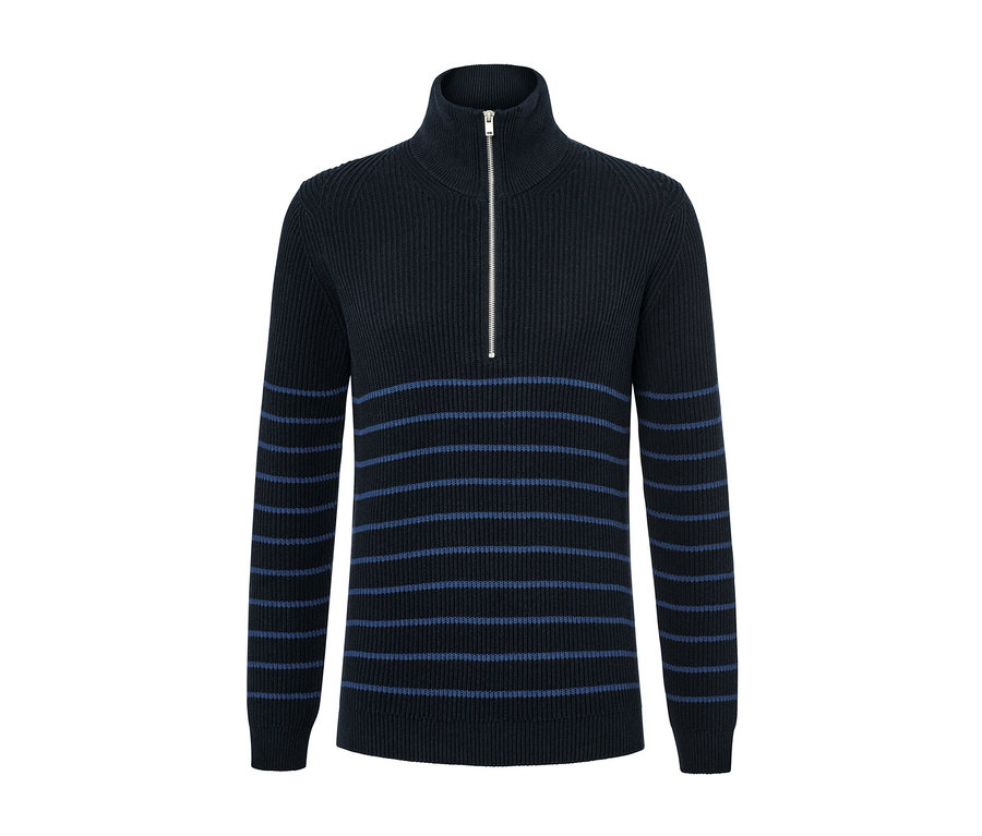 Gros plan d'un pull camionneur bleu marine rayé de bleu avec fermeture éclair.