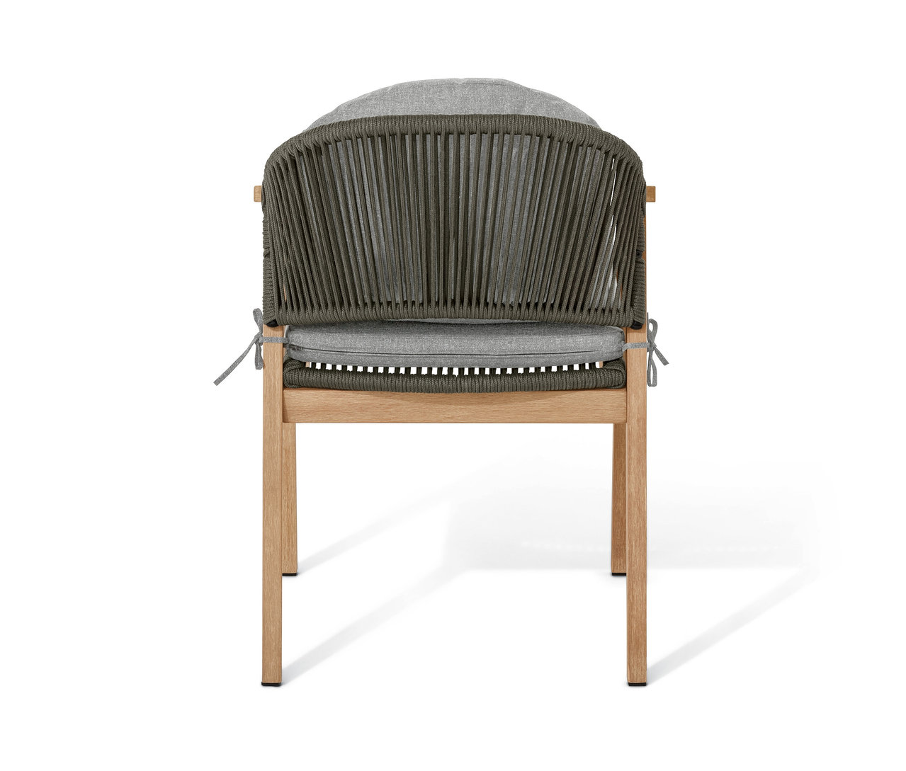 Vue arrière d'un fauteuil de salon avec dossier arrondi et tressage textile.