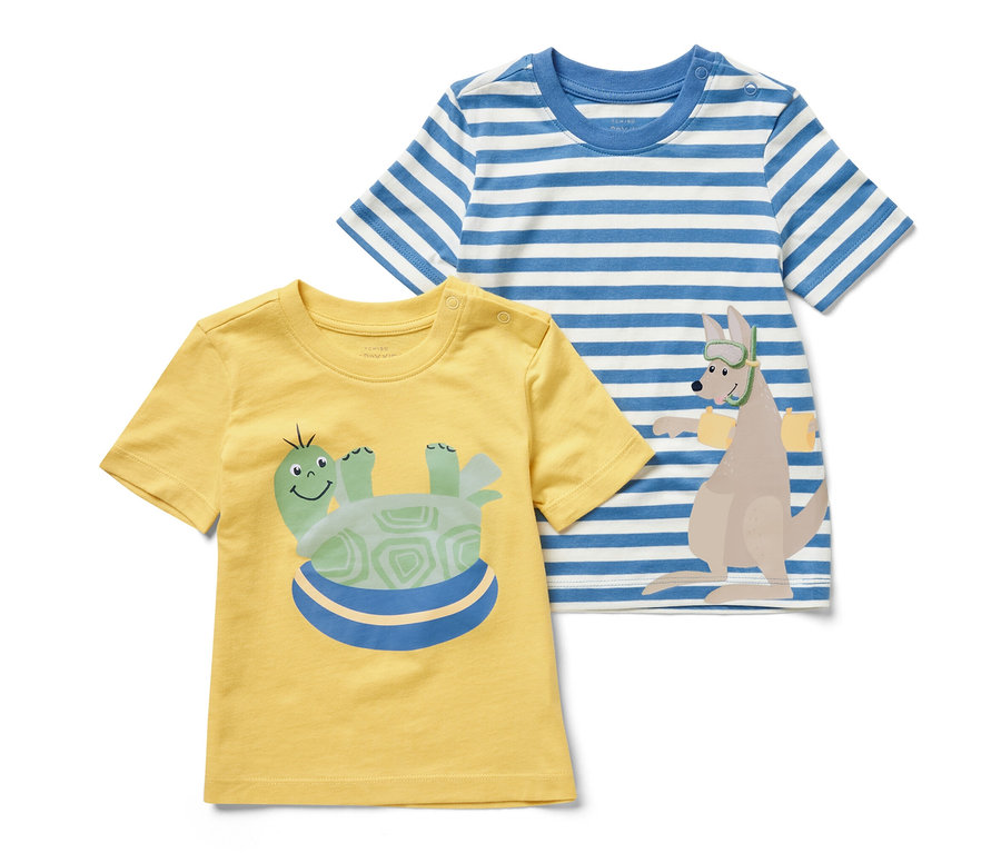 Deux t-shirts pour enfant avec application. Un jaune avec une tortue, un bleu et blanc rayé avec un kangourou.