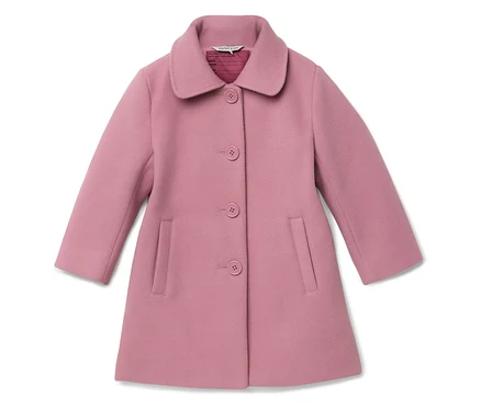 Manteau rose avec col, fermeture boutonnée et poches.