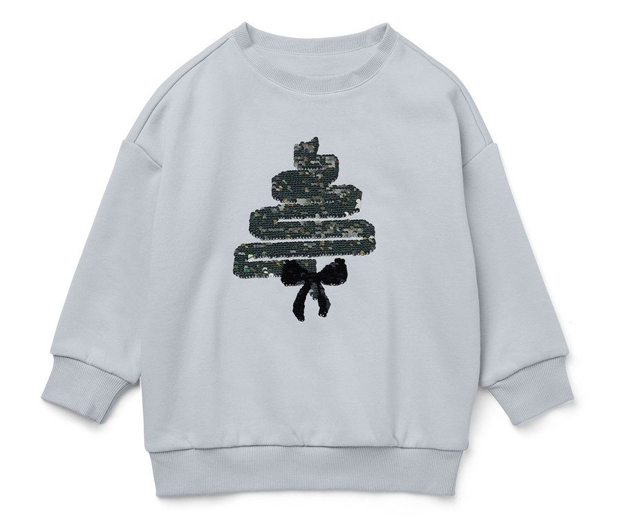 Sweat-shirt bleu clair avec un sapin de Noël pailleté et un nœud noir.