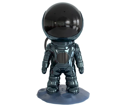 Astronaute dans une combinaison spatiale bleu-gris brillant debout sur un socle gris.