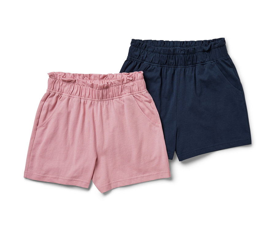 Deux shorts en jersey pour enfant, un rose et un bleu marine.