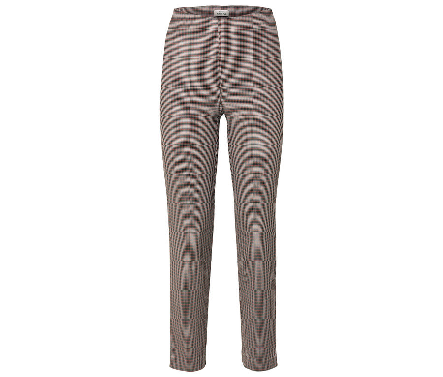 Un pantalon marron à carreaux.
