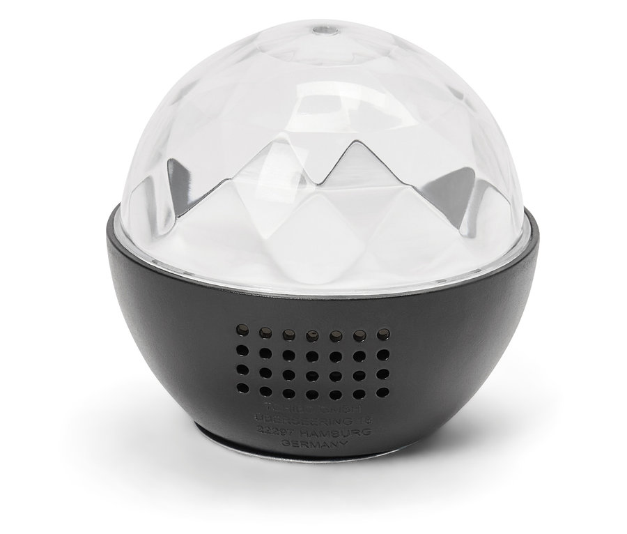 Gros plan d'une boule disco noire et blanche.