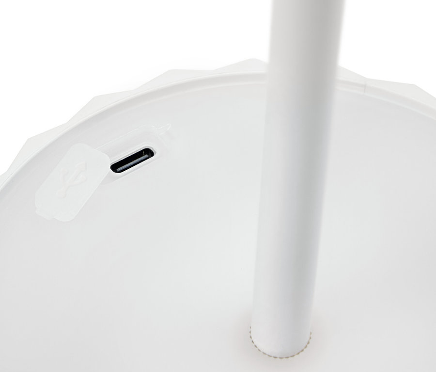 Base de lampe blanche avec port de chargement USB-C et tige blanche.
