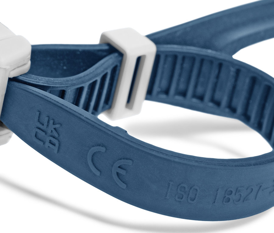 Gros plan d'un serre-câble bleu avec une fermeture blanche.