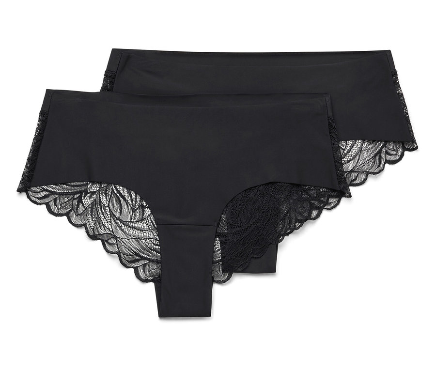 Deux culottes noires avec bordure en dentelle sont posées l'une sur l'autre.