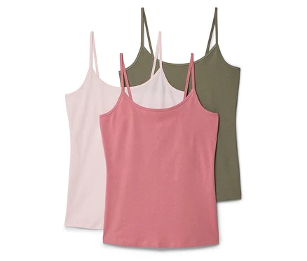 Trois débardeurs rose, vieux rose et vert olive sont disposés les uns sur les autres.