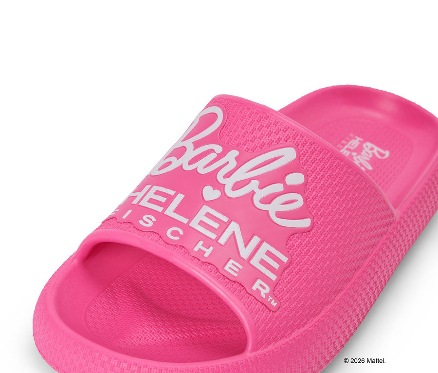Gros plan d'une seule claquette rose Barbie Helene Fischer. L'inscription Barbie et le nom Helene Fischer apparaissent en blanc sur la claquette.