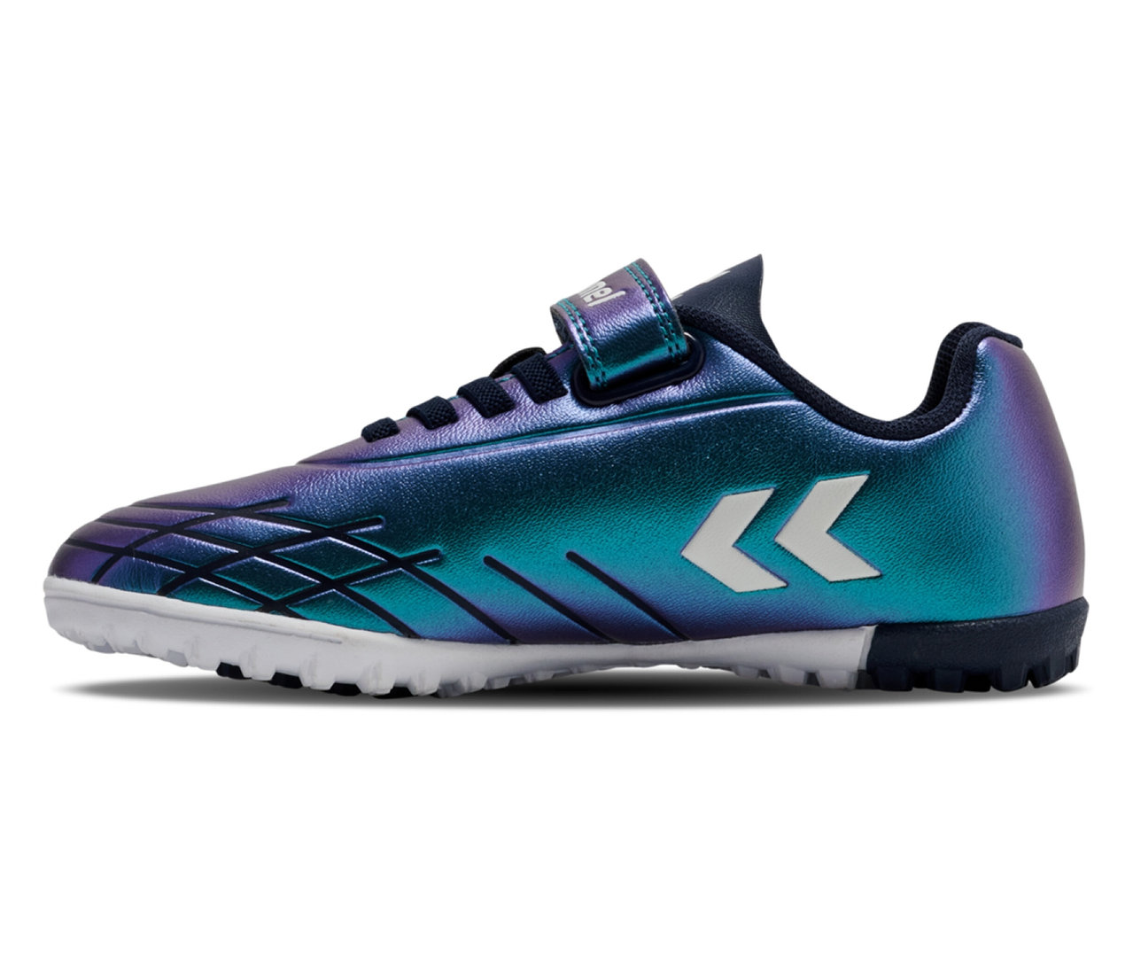 Une chaussure de football hummel® Top Star Turf JR verte avec fermeture velcro et semelle blanche.