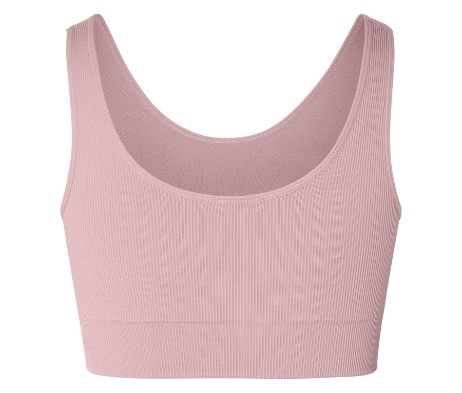 Gros plan d'une brassière de sport rose côtelée sans manches sur fond blanc.