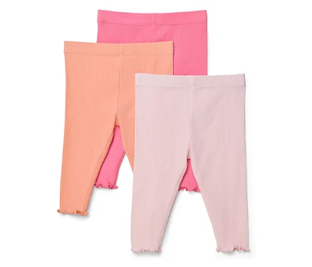Trois leggings côtelés rose, orange et rose sont posés les uns sur les autres.
