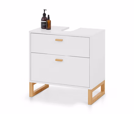 Meuble de salle de bain blanc avec deux tiroirs, poignées en bois clair et une découpe en U sur le dessus. Deux bouteilles sont posées dessus; il repose sur des pieds en bois clair.