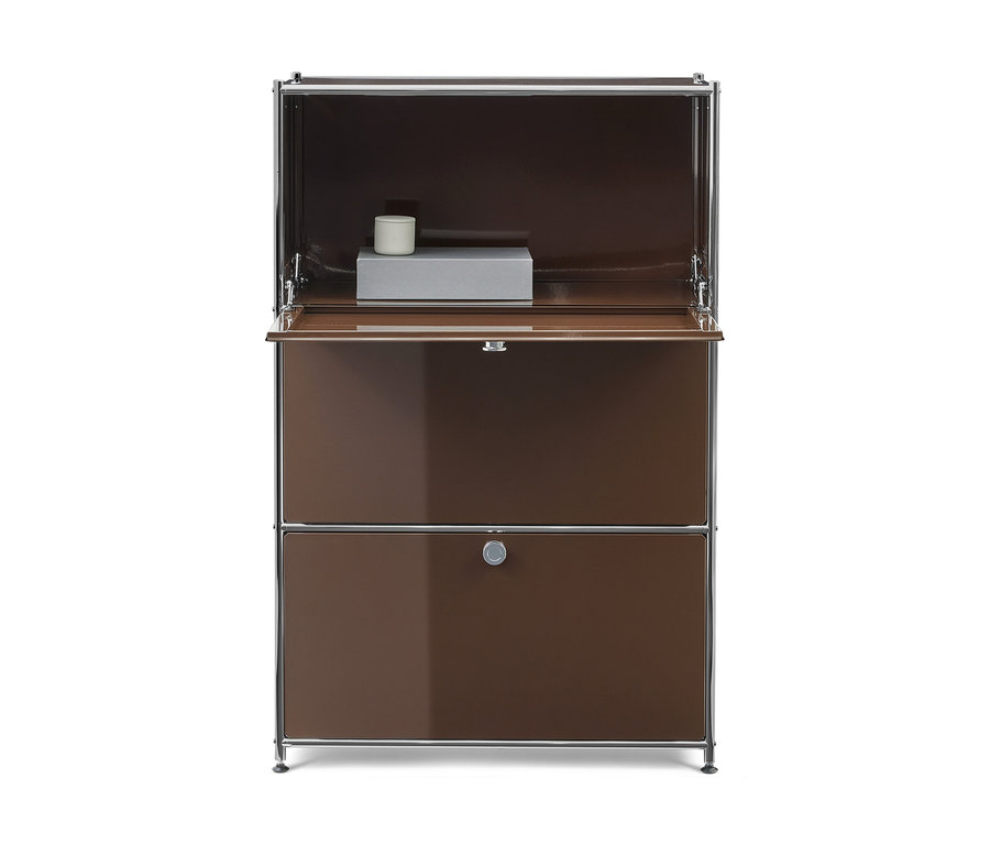 Armoire marron avec cadre chromé, ouverte en haut avec une boîte grise et un cylindre blanc, en dessous un abattant et un tiroir avec poignée.